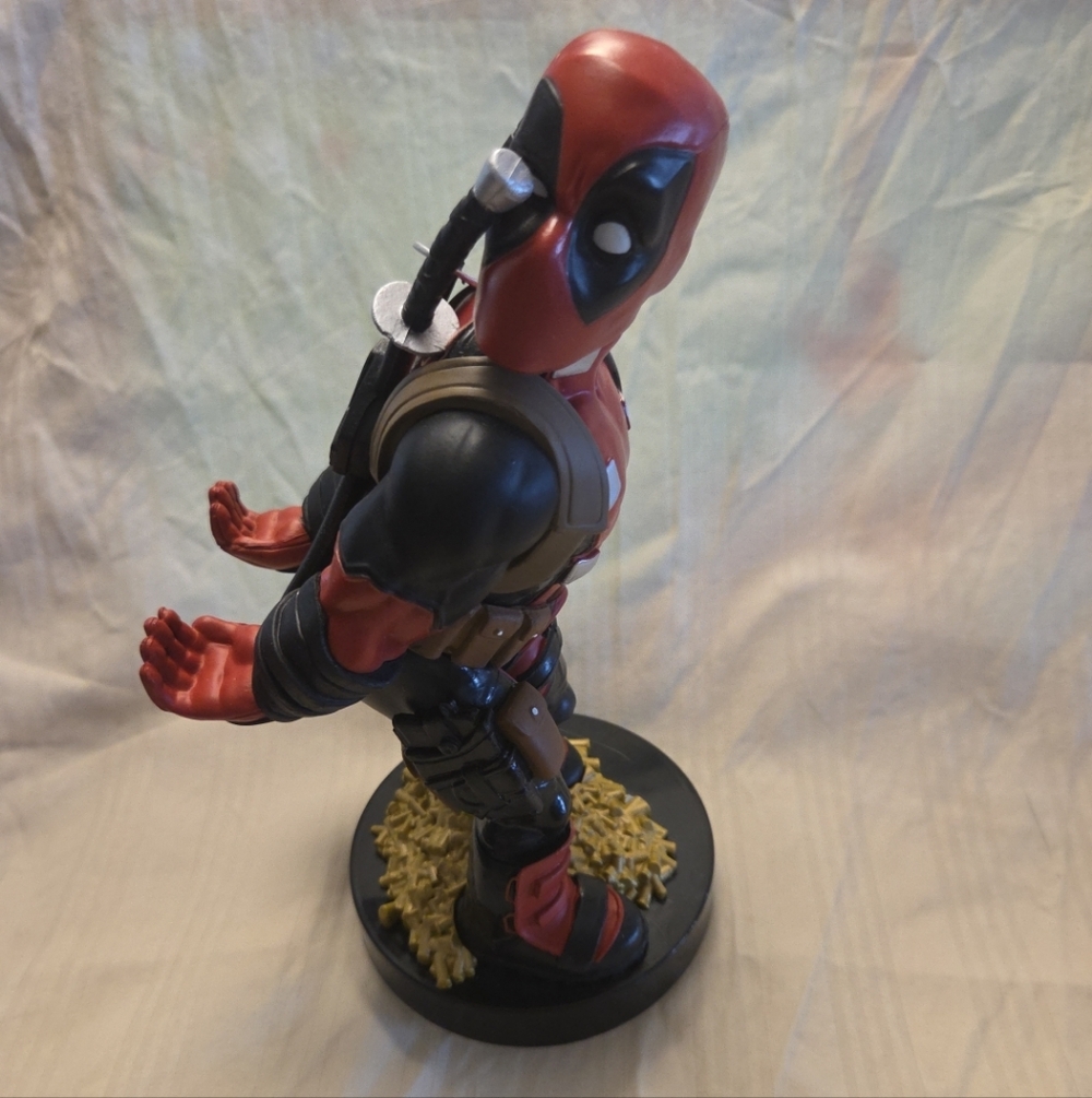 Cable Guys Deadpool "Bringing Up The Rear" Phone Game Controller Stand